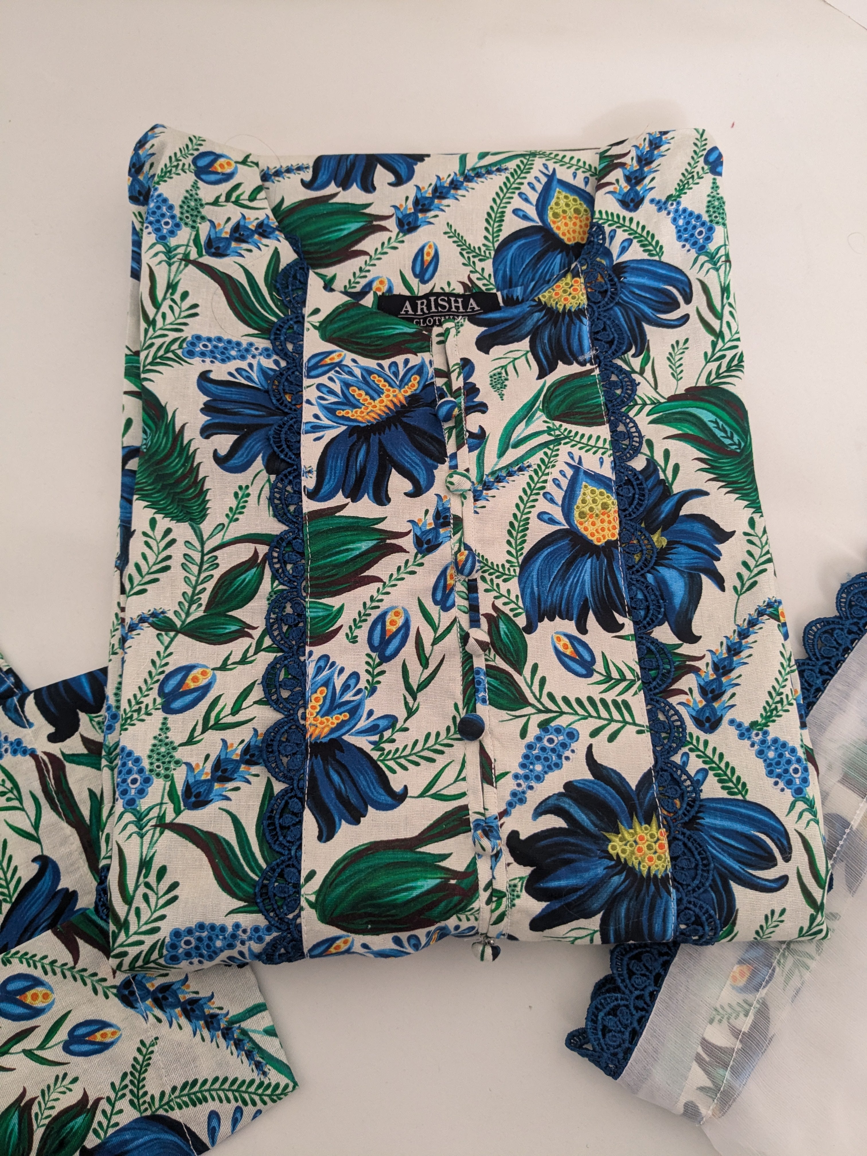 Baroque White Floral 3 Piece Khaddar Outfit