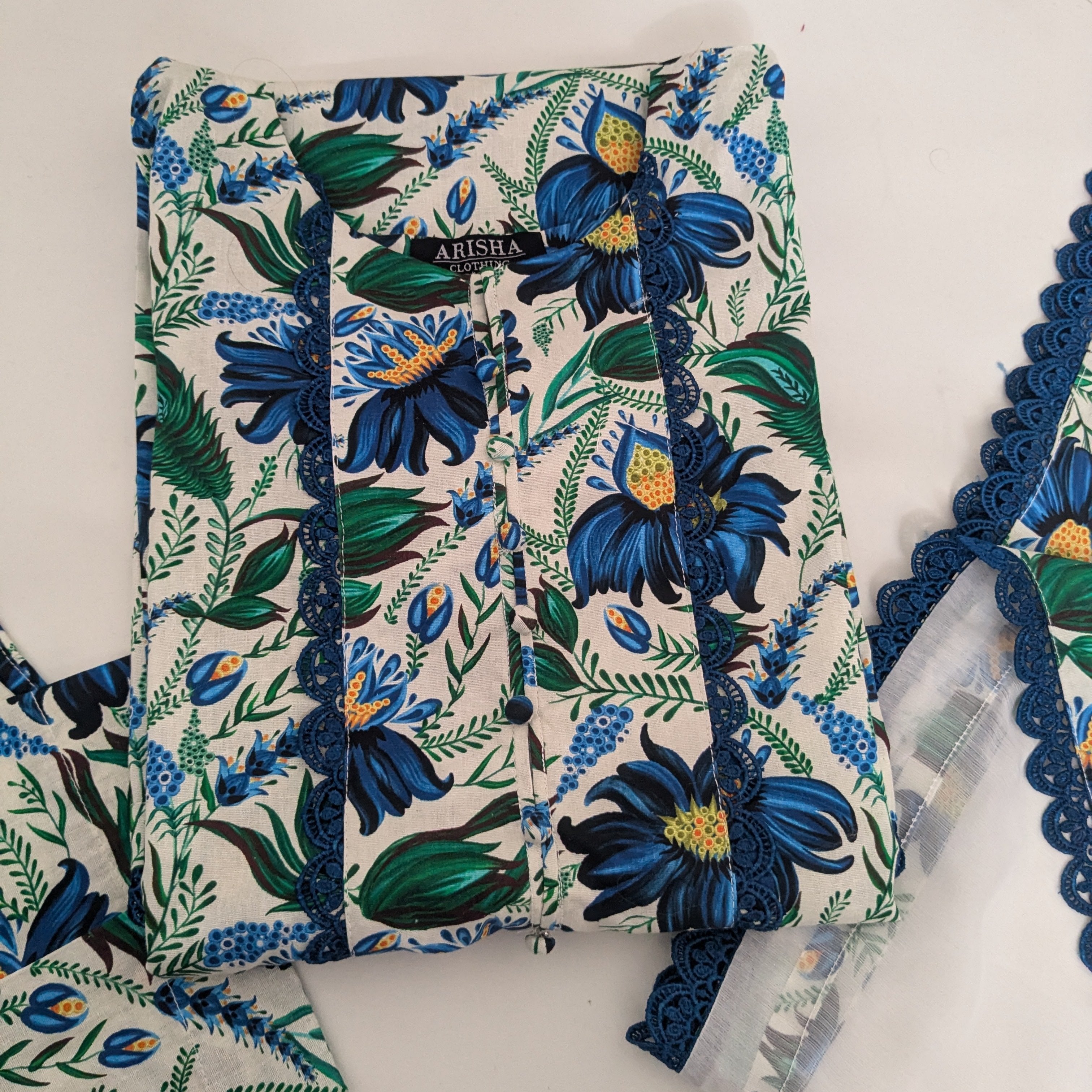 Baroque White Floral 3 Piece Khaddar Outfit