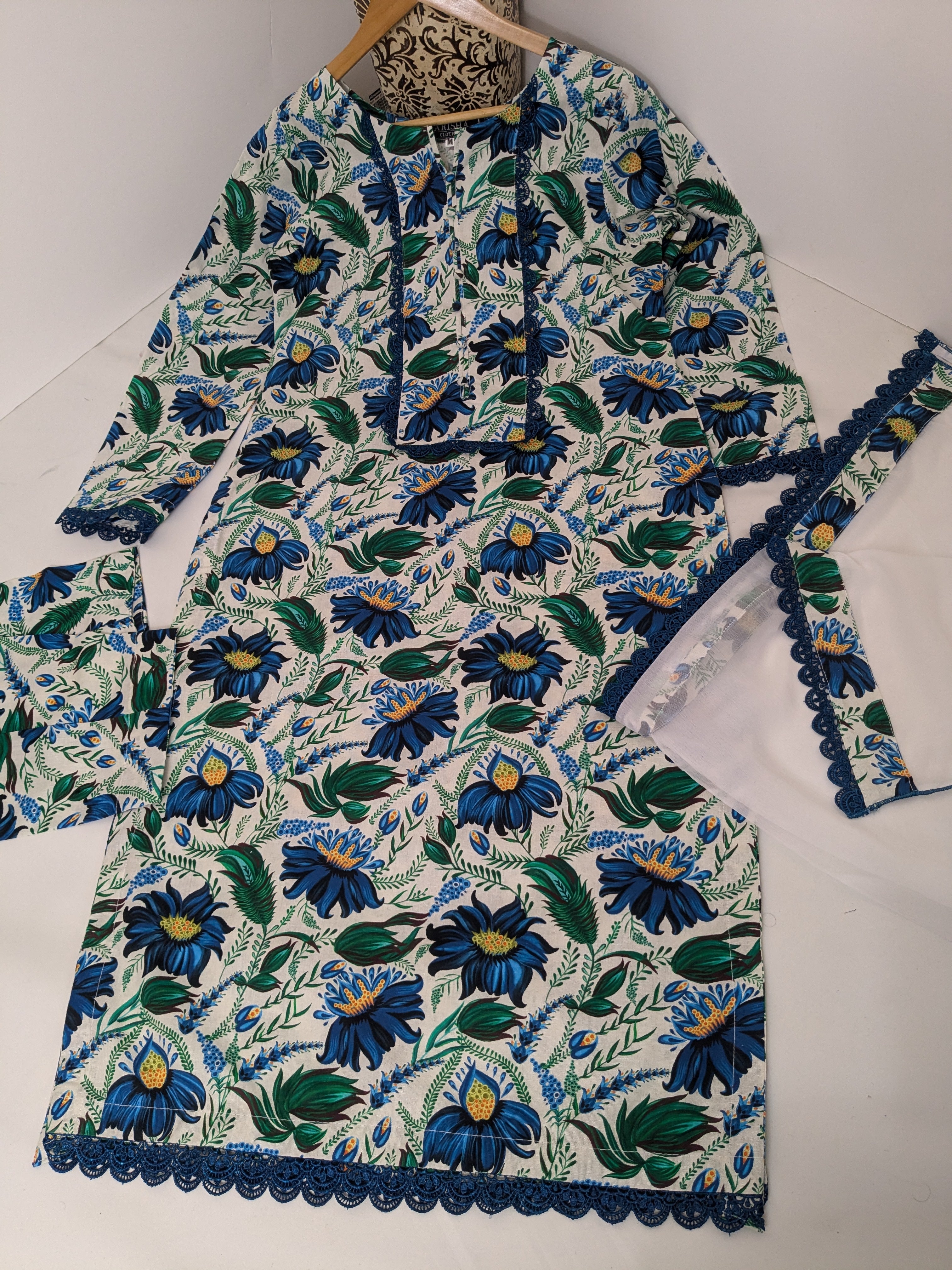 Baroque White Floral 3 Piece Khaddar Outfit