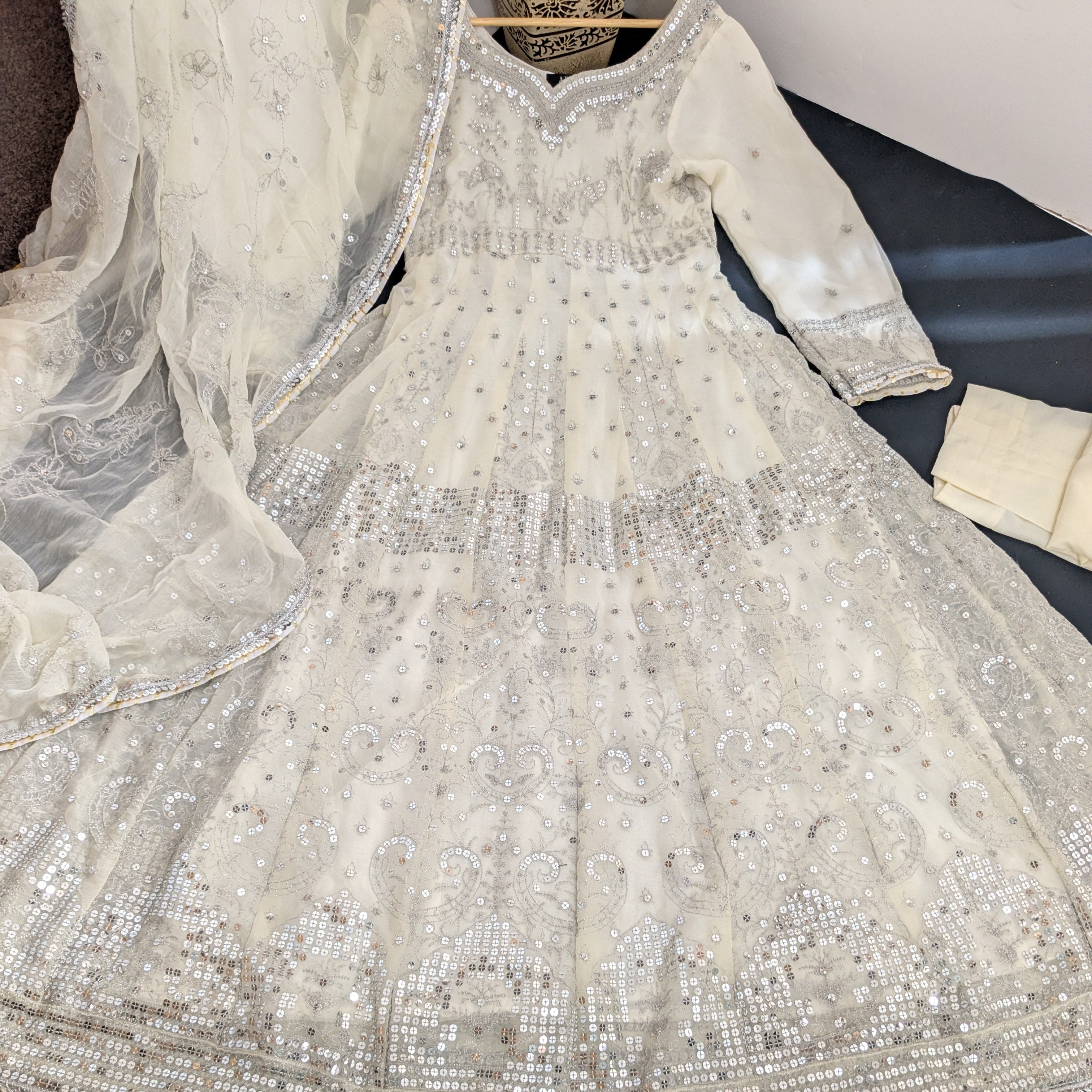 Asim Jofa White 3 Piece Chiffon Anarkali Outfit