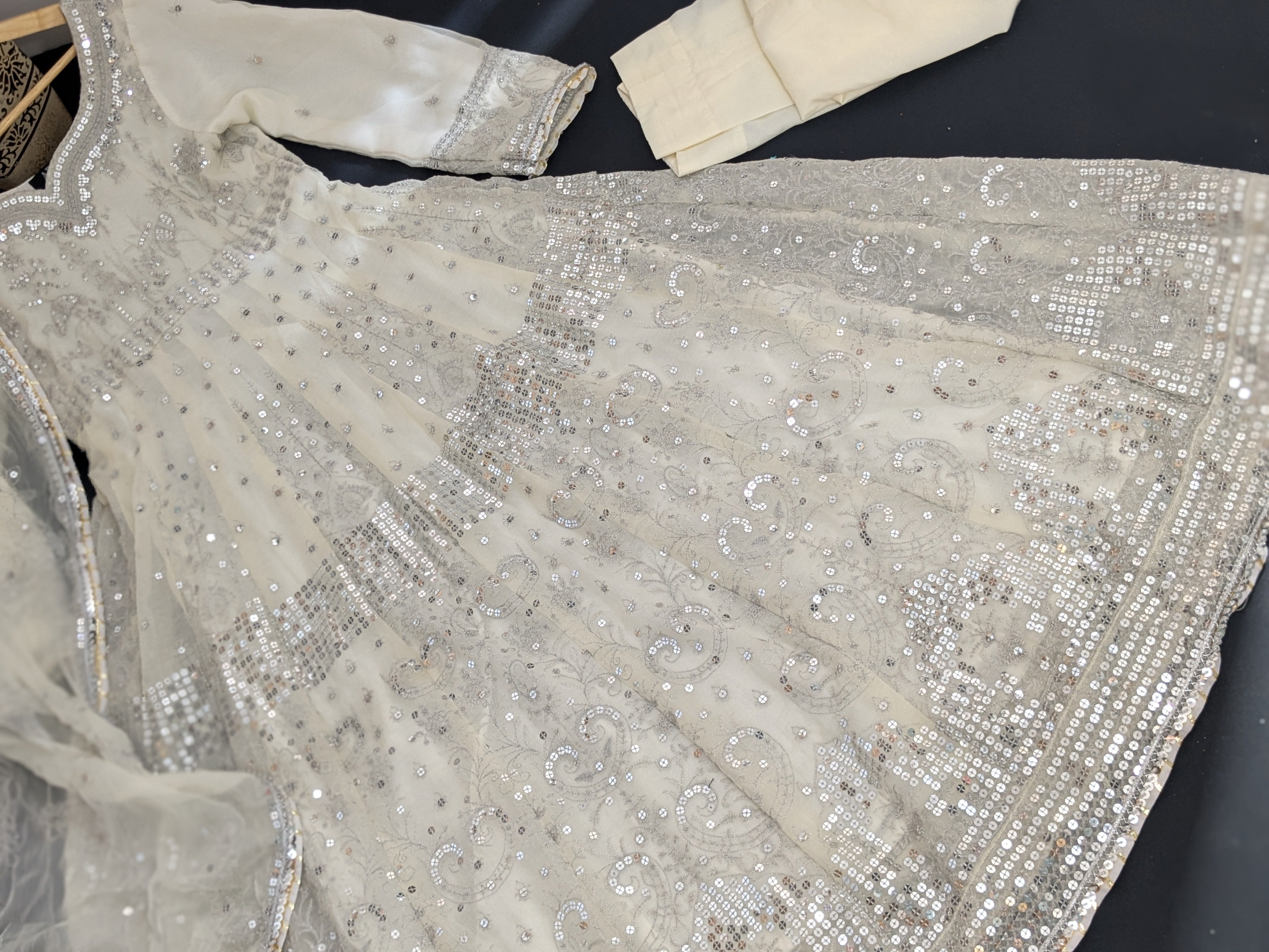 Asim Jofa White 3 Piece Chiffon Anarkali Outfit