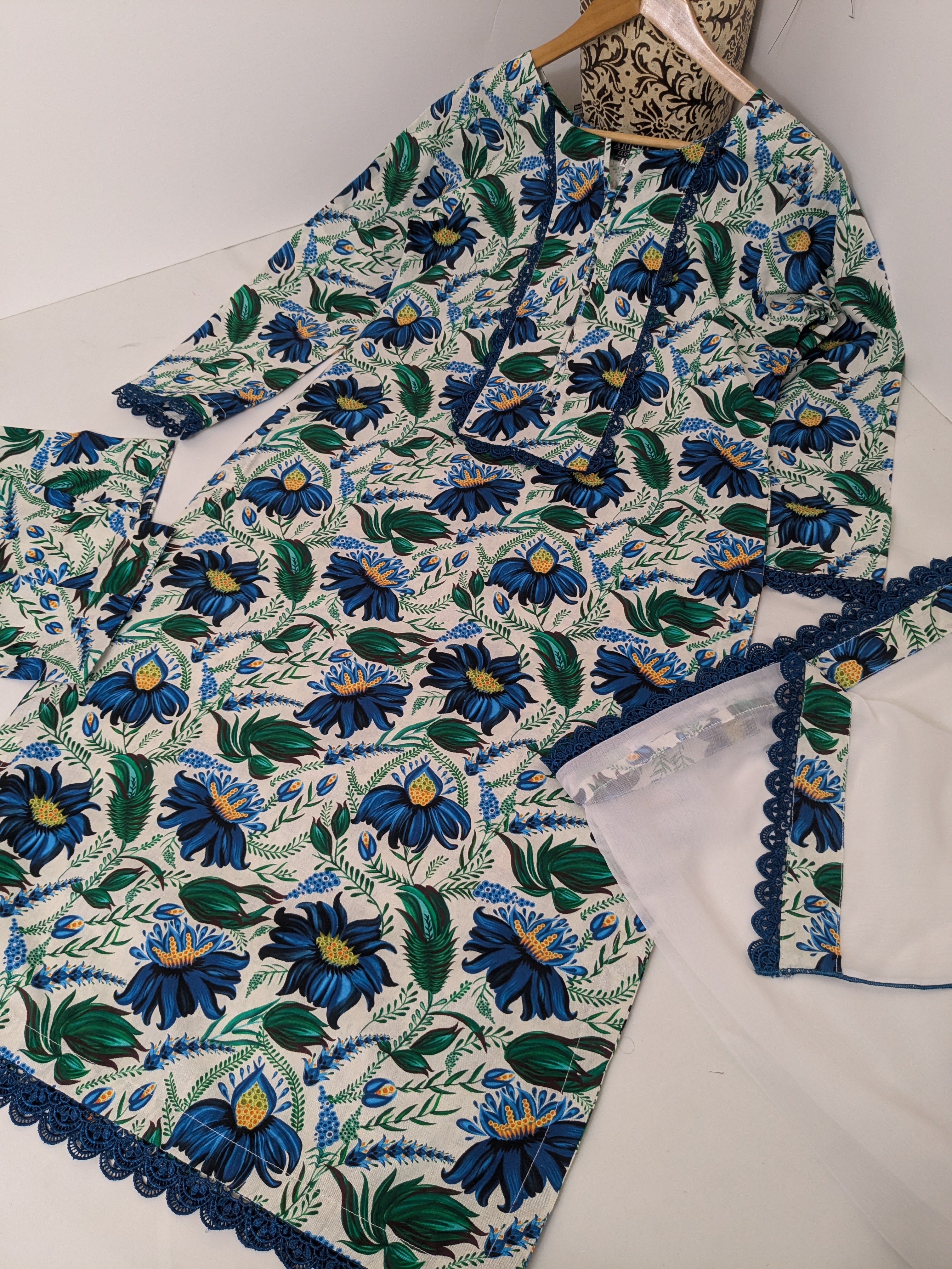 Baroque White Floral 3 Piece Khaddar Outfit